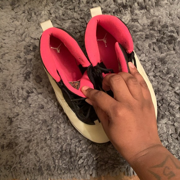 Women’s Jordan size 9 - Picture 2 of 4